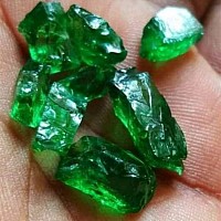 Tsavorite brut